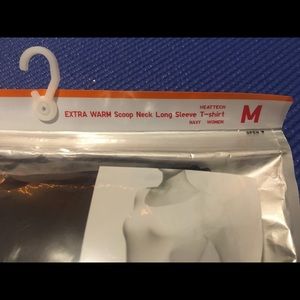 SOLD 🚫 UNIQLO HeatTech extra warm long T-shirt